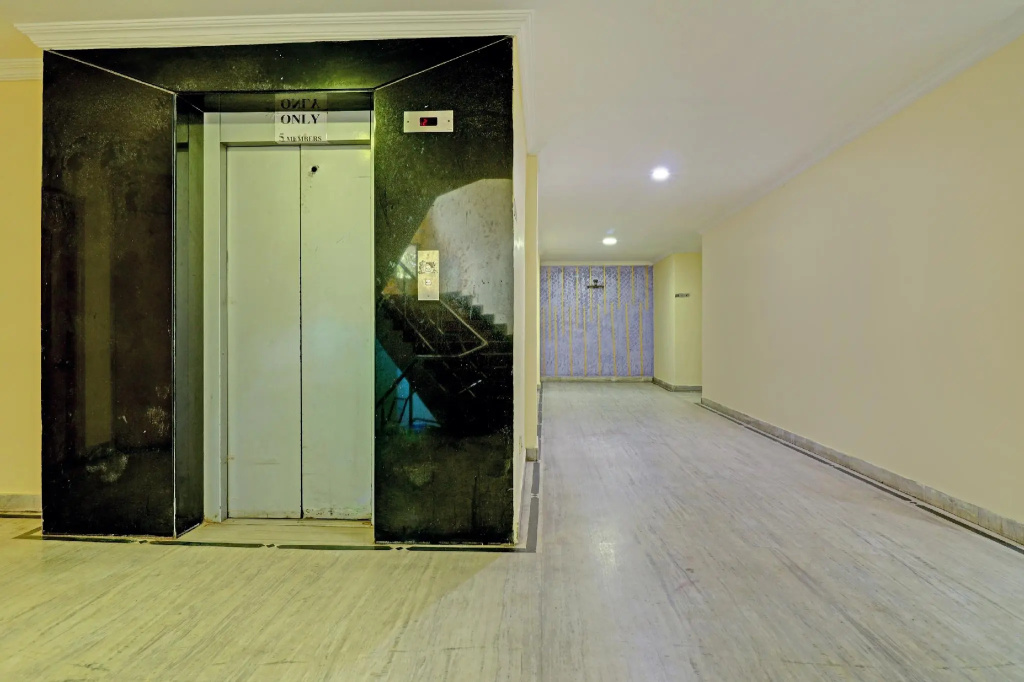 OYO 81273 Hotel Sri Sai Grand Central