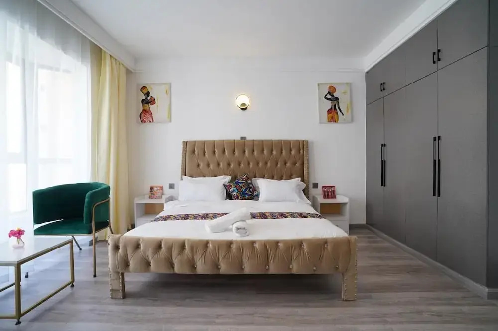 Lux Suites Platinum Oak Residency