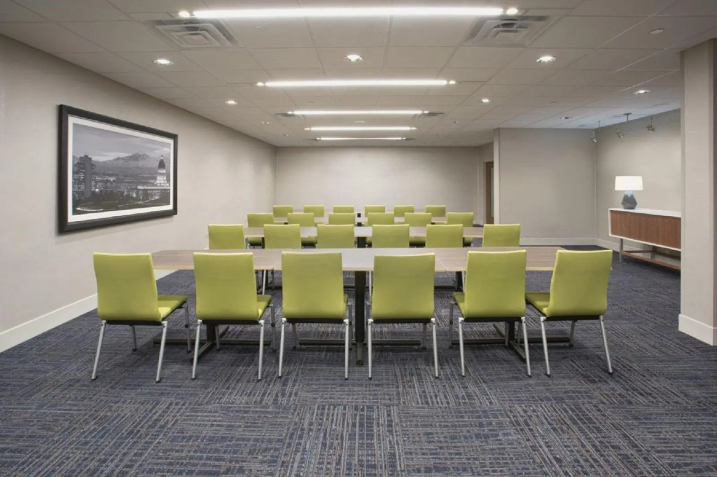 Holiday Inn Express & Suites Parsons by IHG