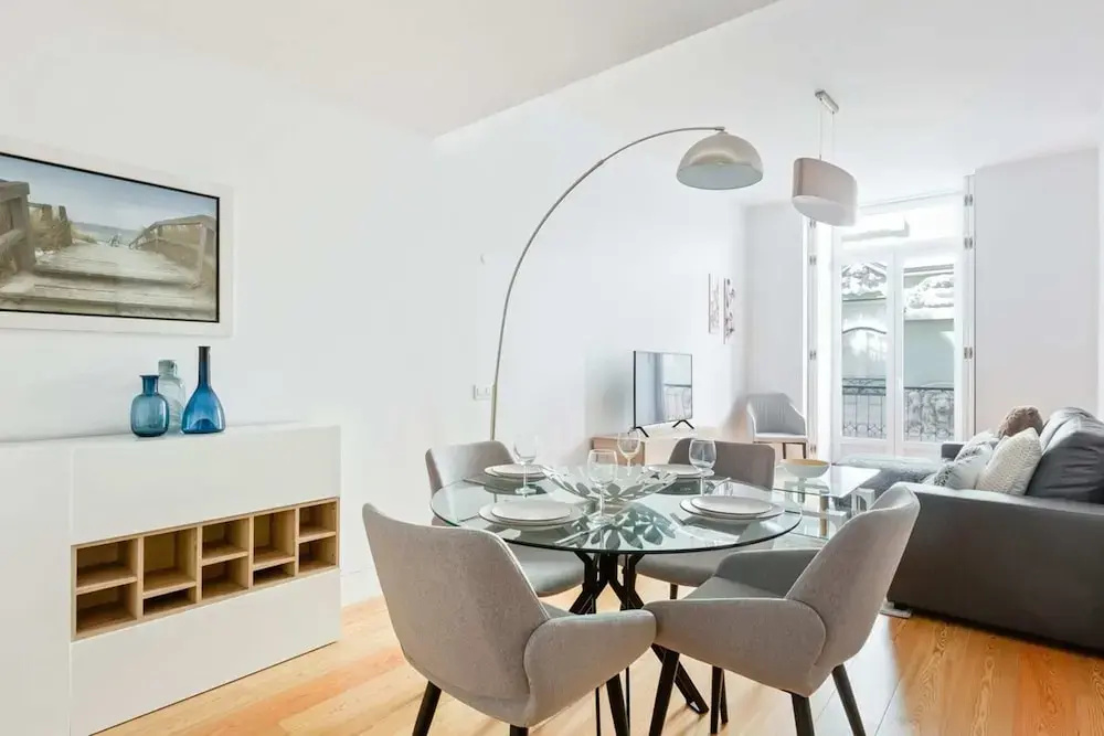 Spacious 1 Bedroom Apartment Near Baixa