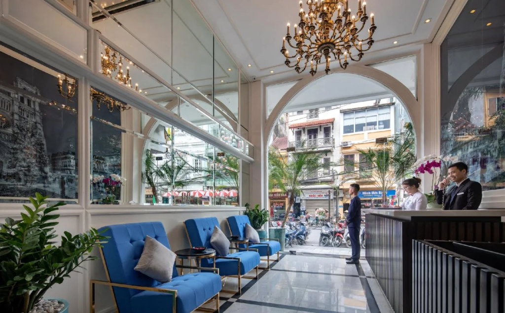 Le Petit Prince Lakeside Hotel & Rooftop Bar