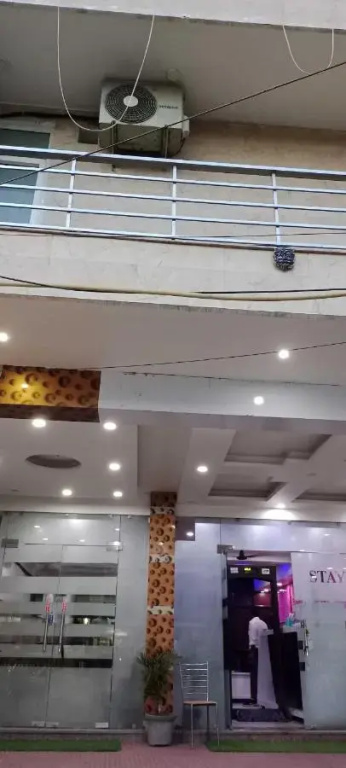 OYO 70042 B Singh Stay Mahipalpur
