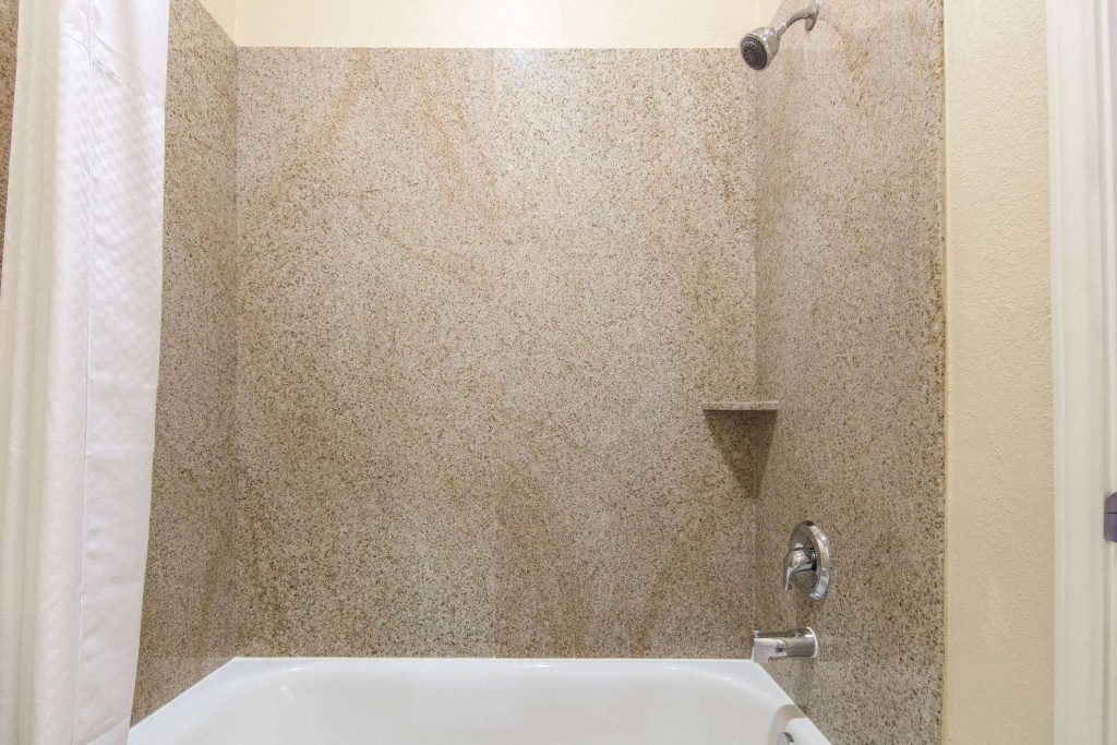 Days Inn by Wyndham Baytown East