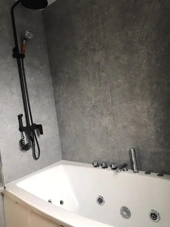 Double Room next to Burnham Crossrail Station