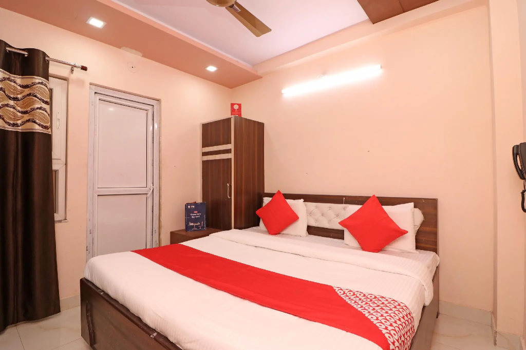 OYO 24067 Hotel Royal Paradise