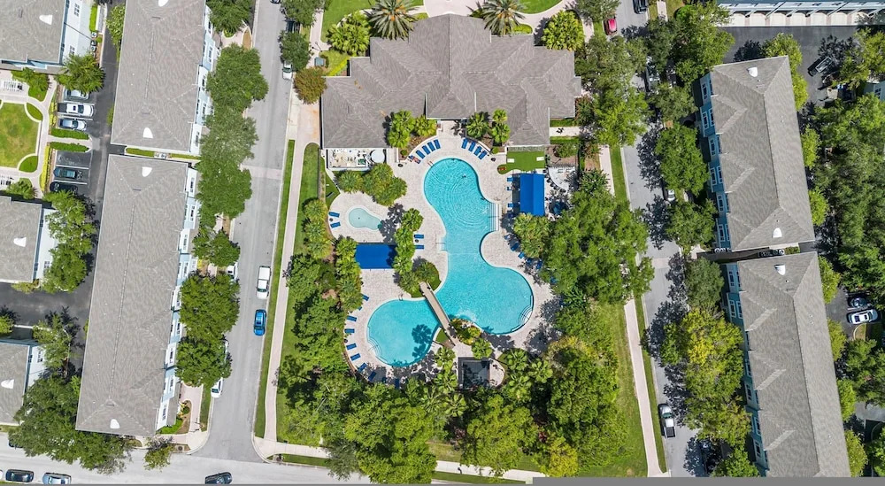 Modern 2BR 2BA Pool Gym Near Airport 8