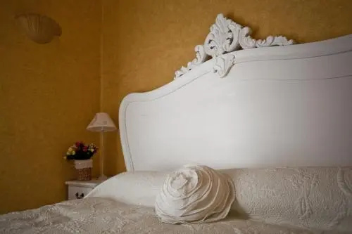 S. Faustino Rooms