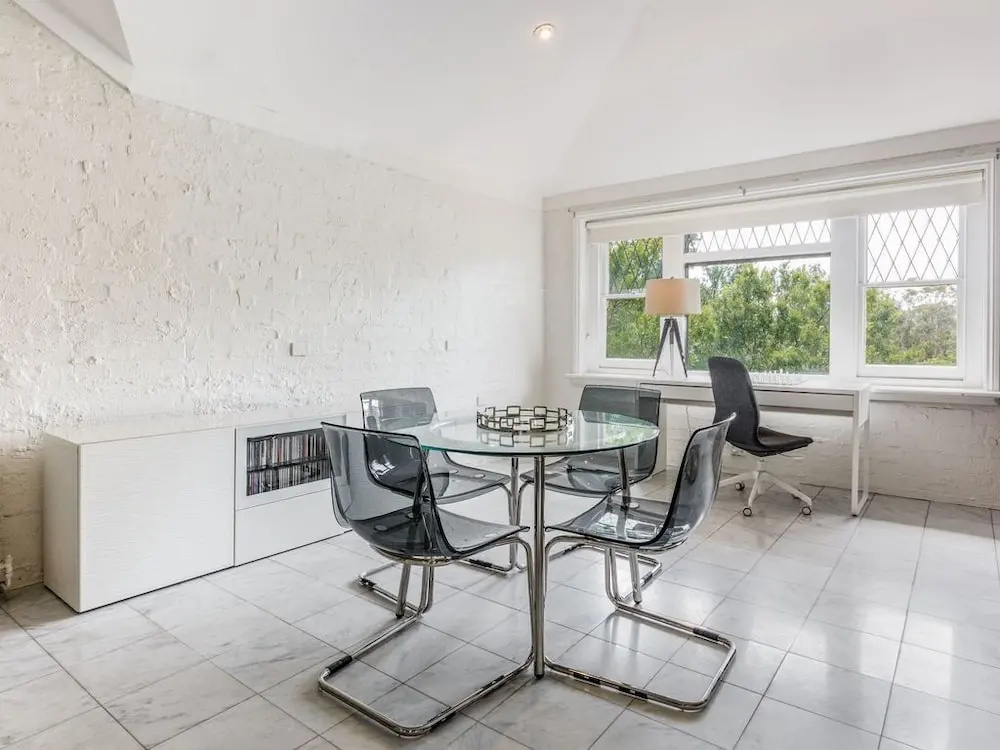 Spoilt for Choice 2-bed/2-bath + Free Parking