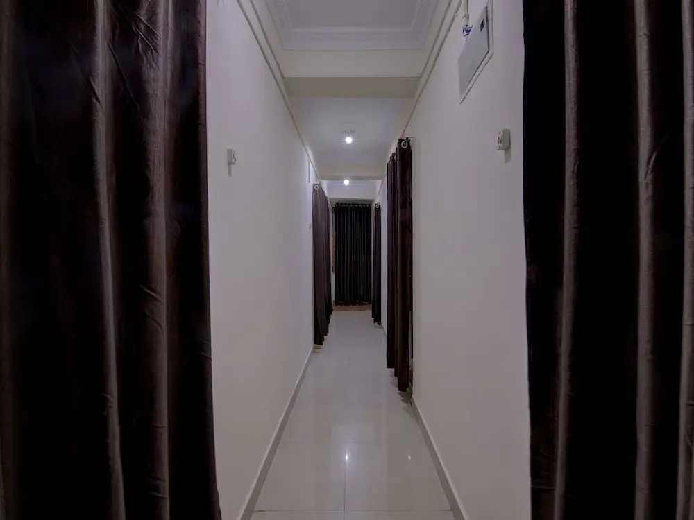 OYO 15589 Hotel Kamdhenu