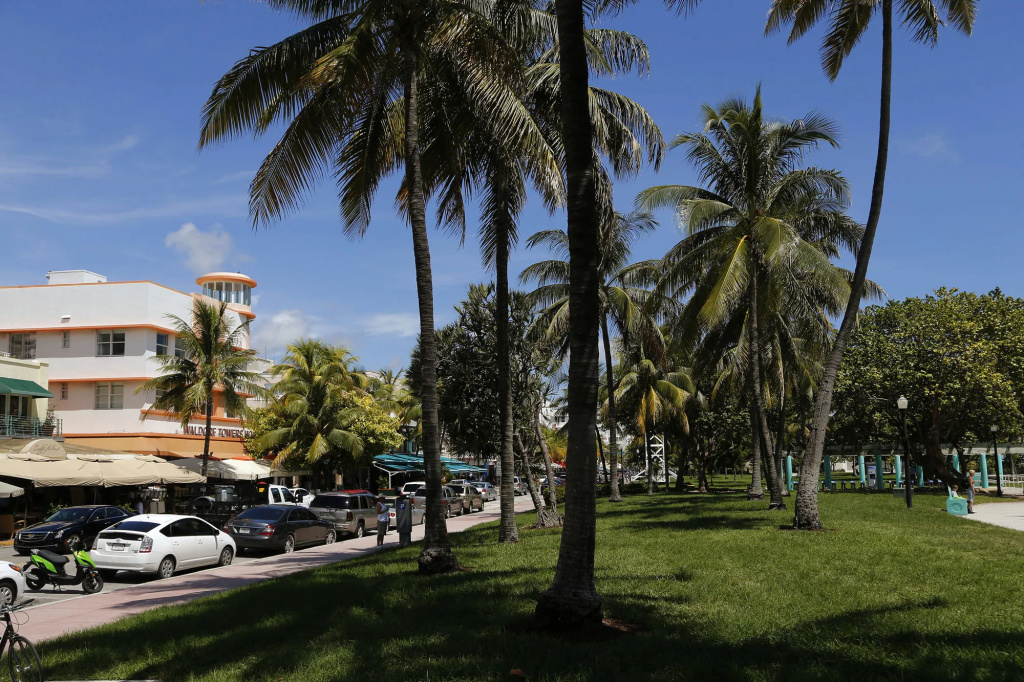 Waldorf Towers South Beach