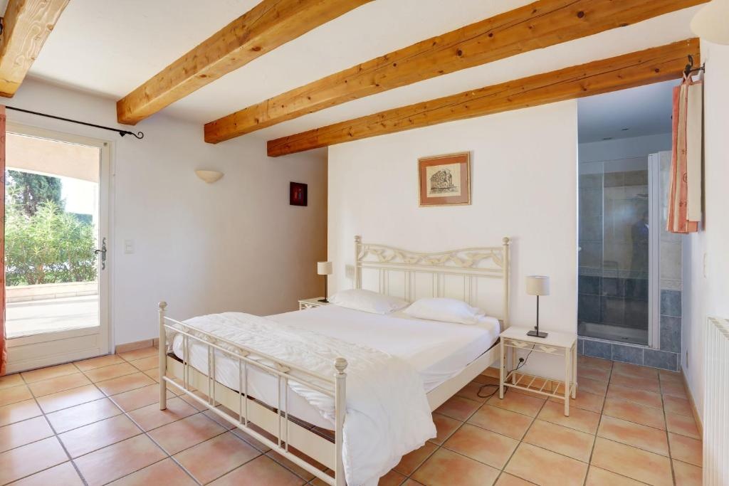 villa de charme, 8 pers, climatisée, piscine chauffée, calme garanti