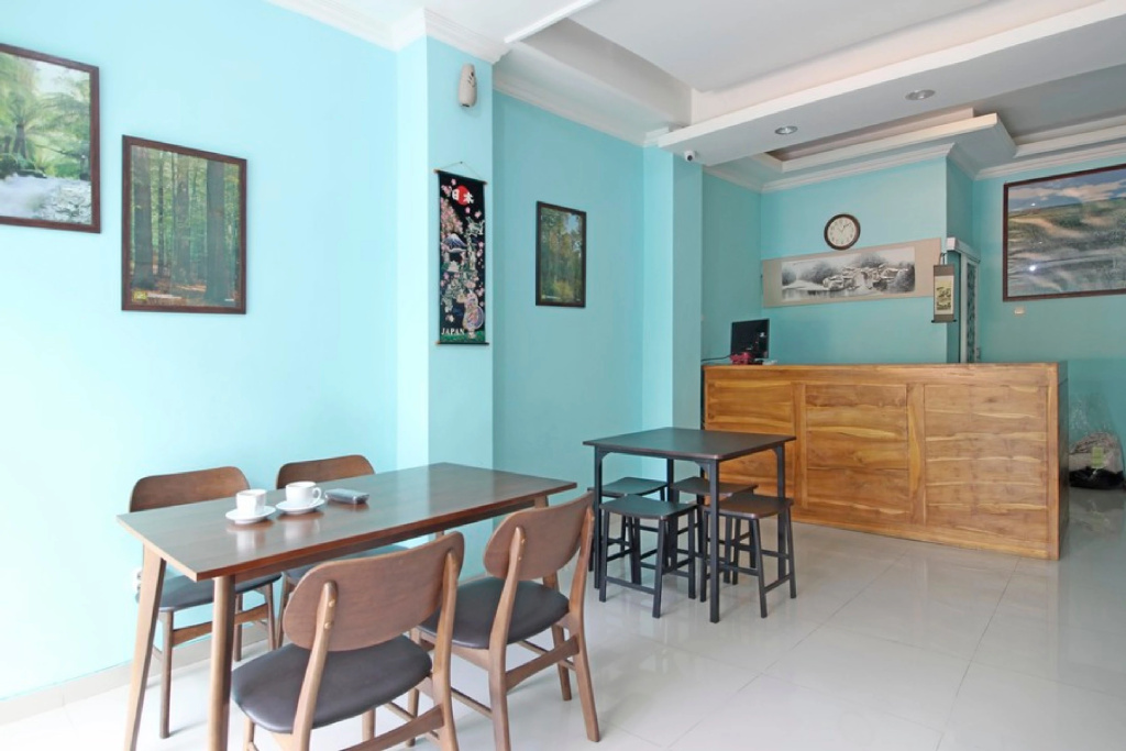 RedDoorz near Solo Balapan Station