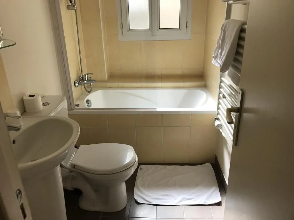Hôtel des Bains 24h 7j Paris centre à 10 min
