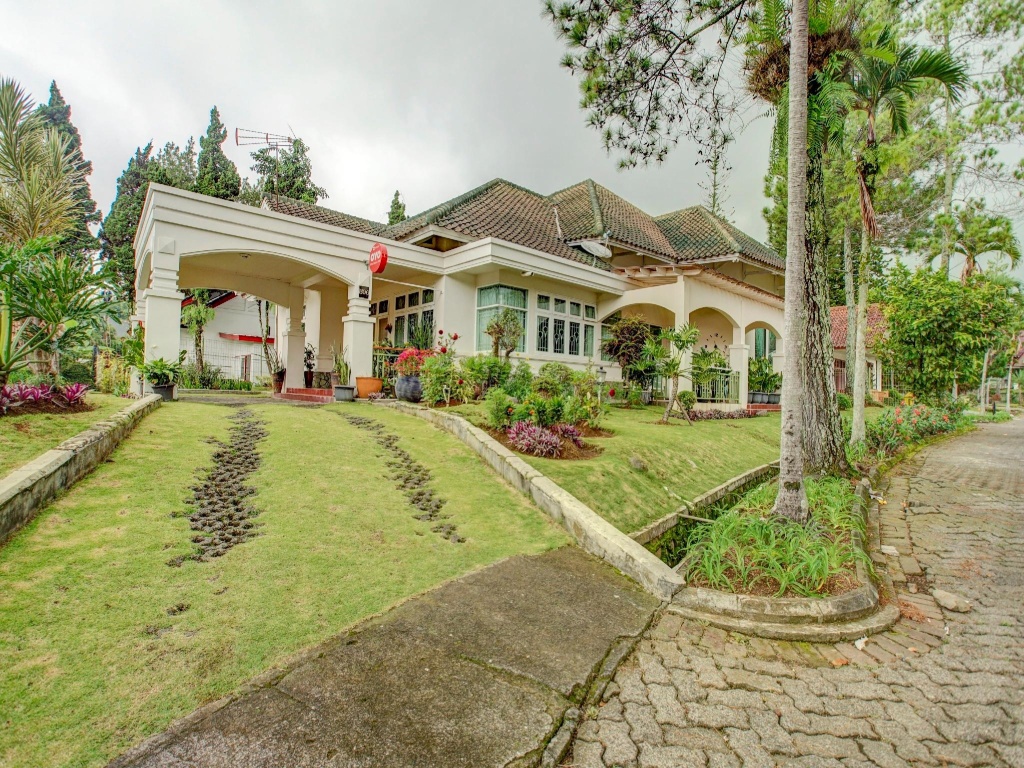 OYO 90080 Villa Lotus E06