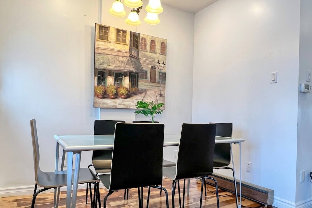 Stylish Townhome Dt Mtl Num01