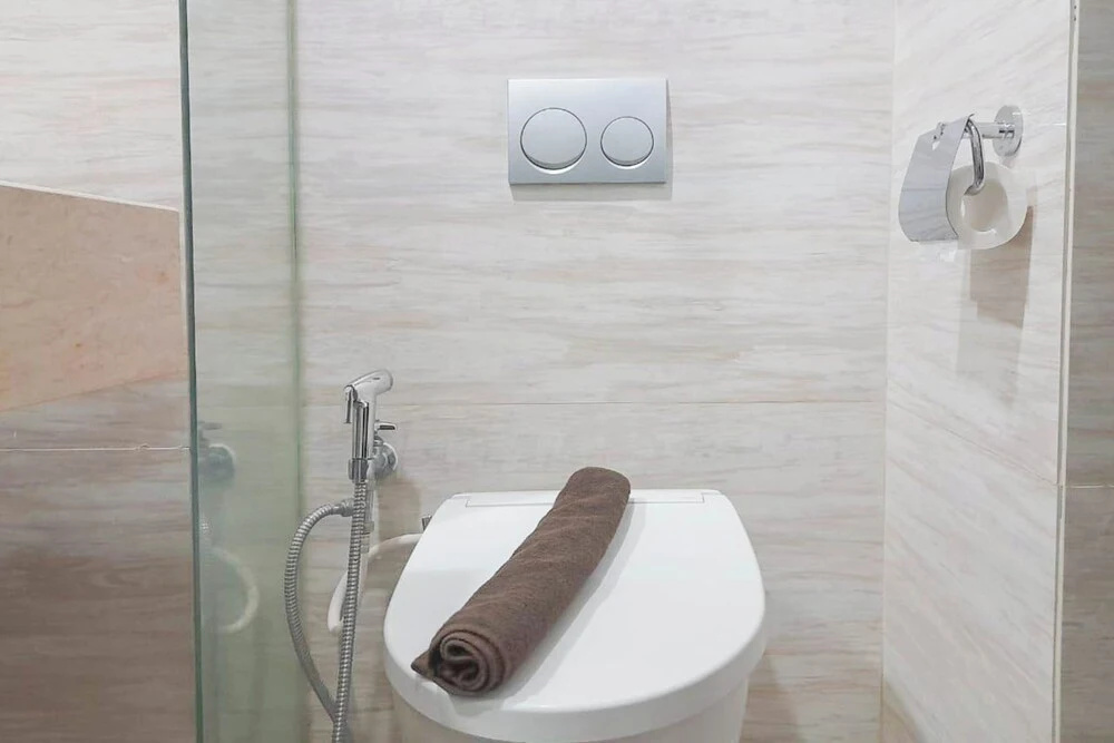 Best Homey and Modern Studio at Uttara The Icon Apartment By Travelio