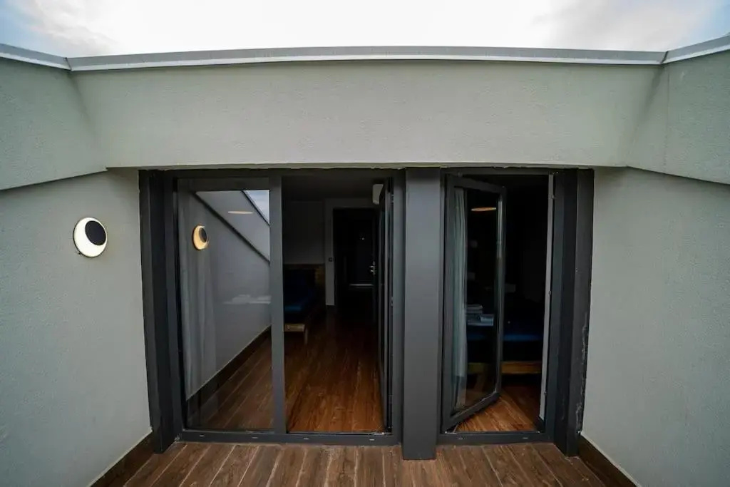 Superior, classy residence,7/24 Security,2 bedroom ( Benesta 205 )