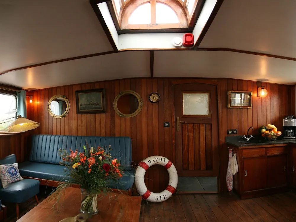 Boat 'Opoe Sientje'
