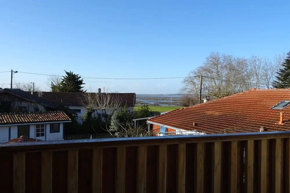 Villa avec vue sur le bassin