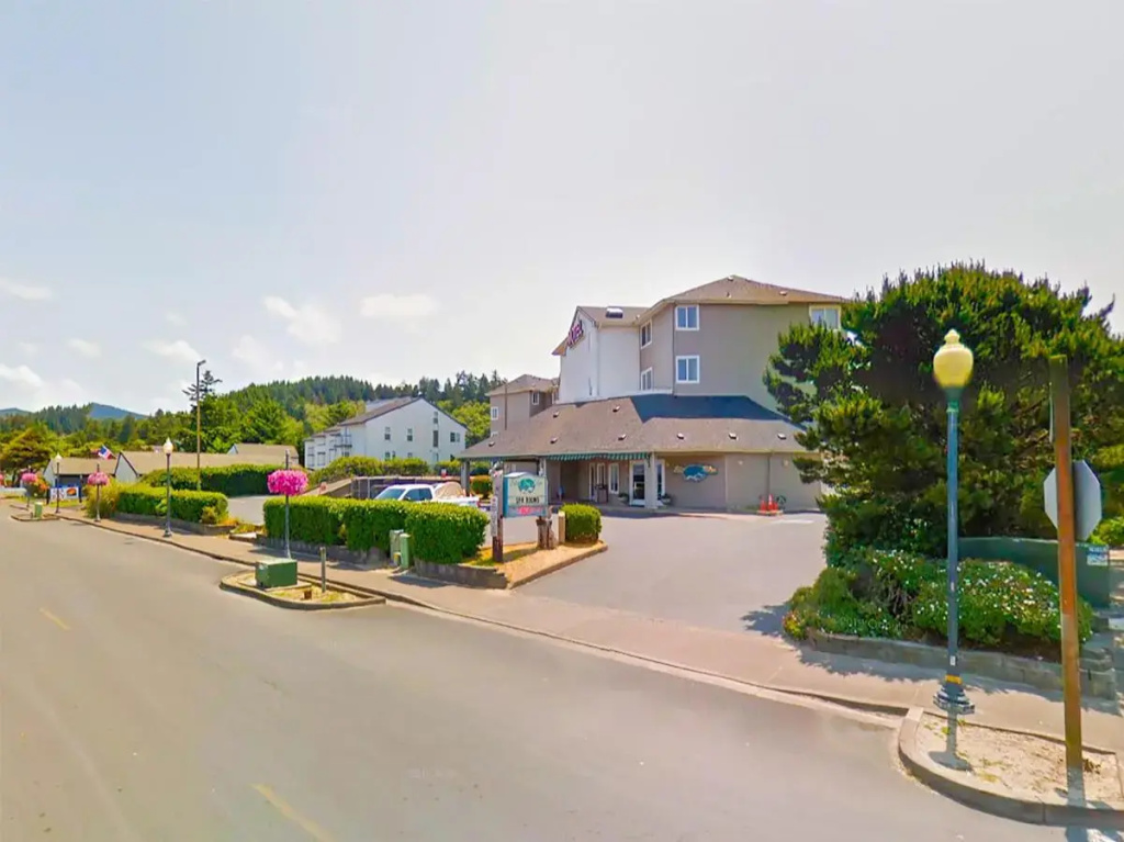 Siletz Bay Beachfront Hotel by OYO Lincoln City