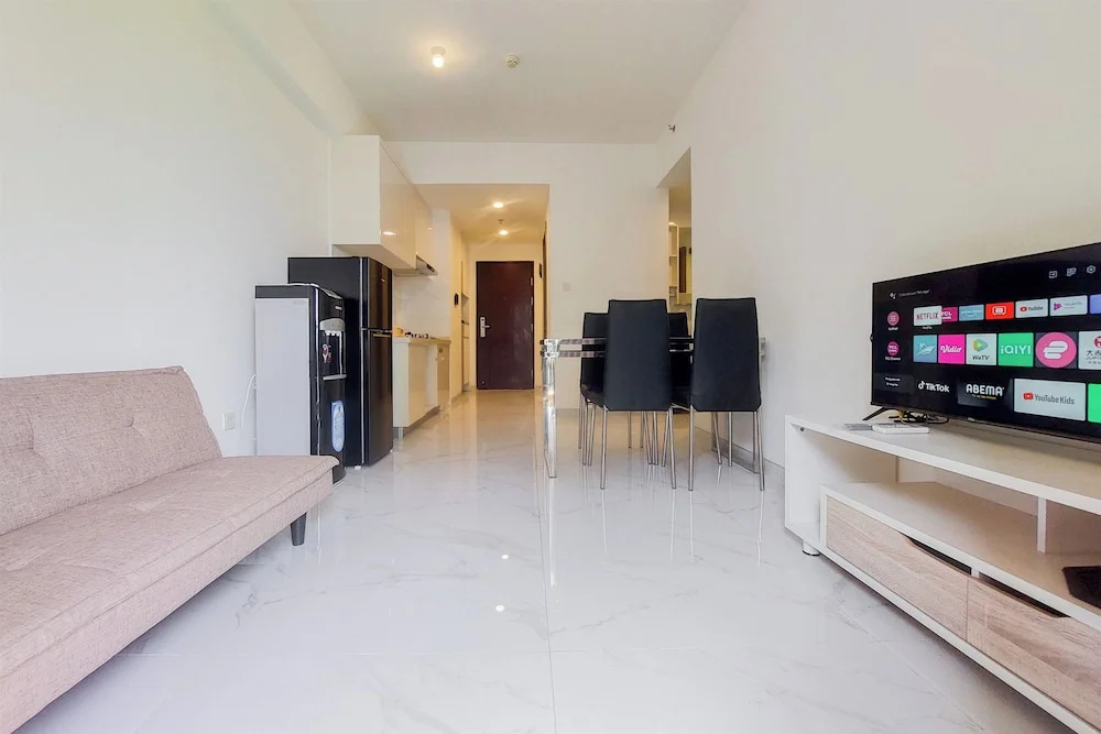 Comfy And Furnished 1Br With Extra Room Sky House Bsd Apartment