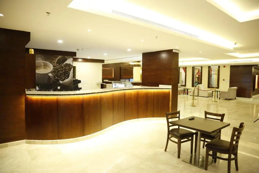 Flora Hotel Suite 2