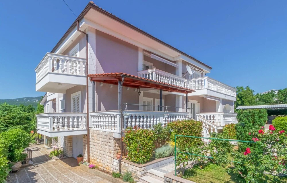 Stunning Apartment in Jadranovo With 3 Bedrooms, Wifi and Outdoor Swimming Pool