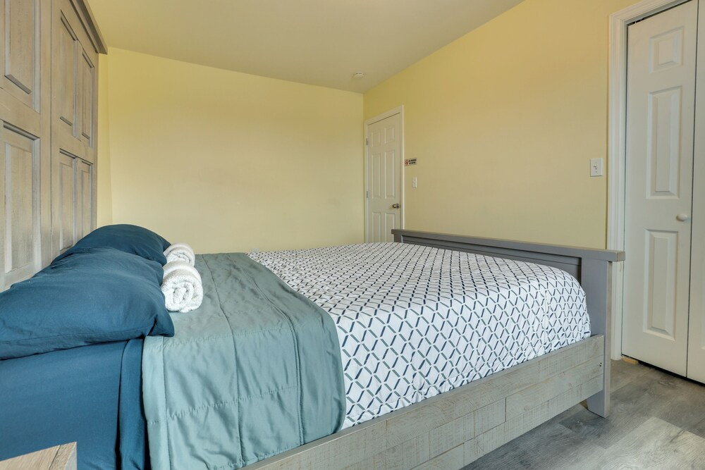 Explore Nyc, Parks & Beaches! Top-floor Apt