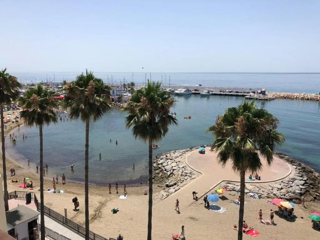 Apartamento 4-2, Edificio Eden Roc I