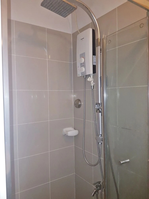 High-Tech Studio at Grass Residences -2 persons only, Quezon City
