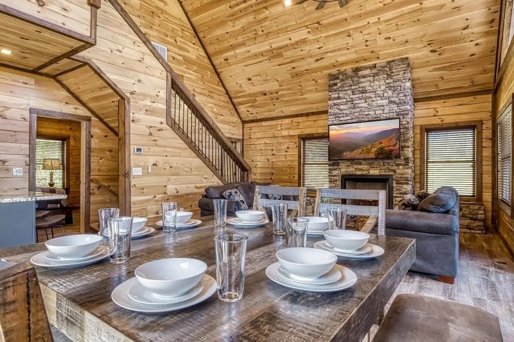 Ern866 - Ole Smoky 3 Bedroom Cabin by RedAwning
