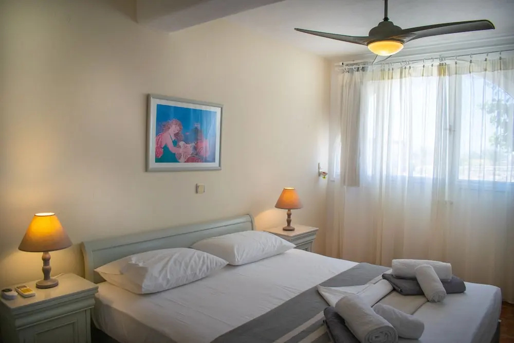 Villa 78 m2 in Agia Irini, 350 Meter to the Beach for 4 Guests With Pool Access!