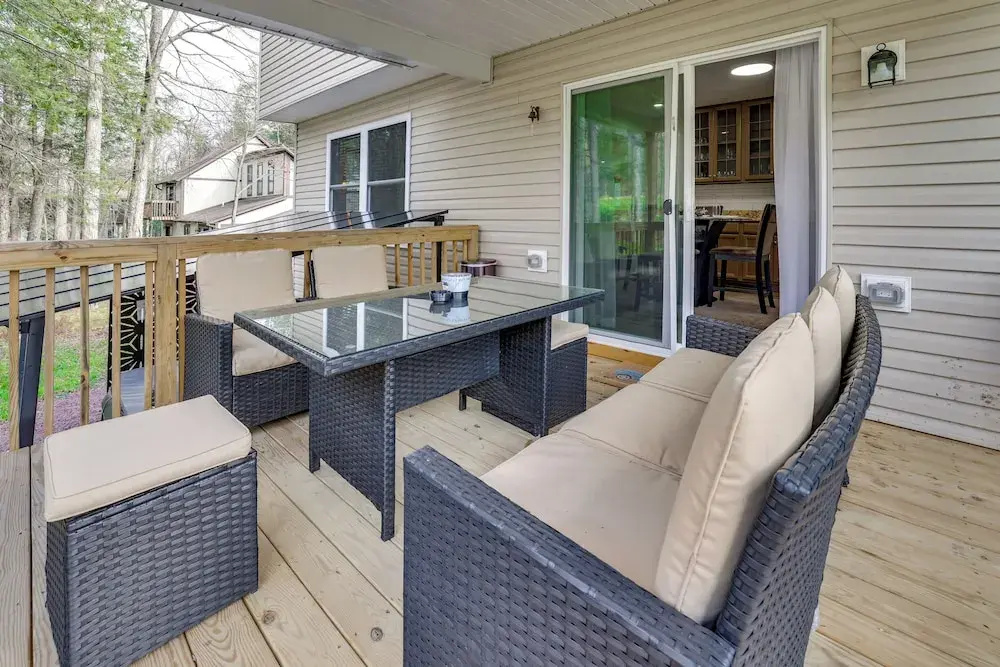 Hot Tub + Lake Access: Spacious Tobyhanna Home