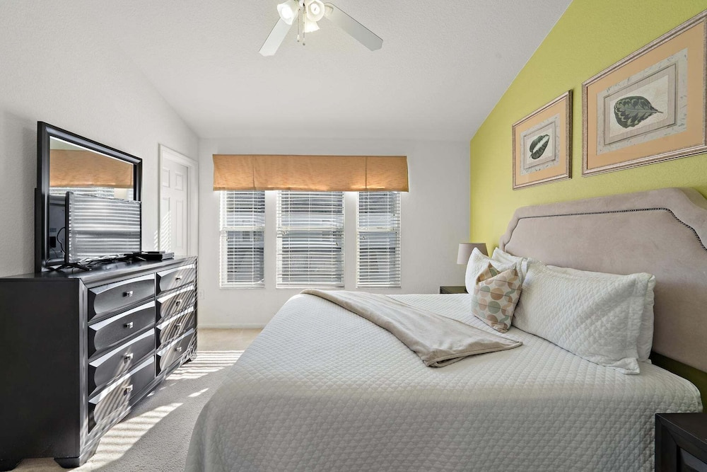 Windsor Hills 3 Bedroom Private Pool Townhome 0866