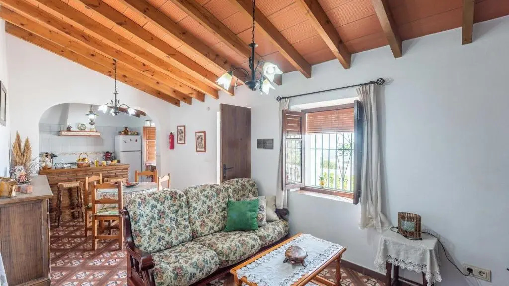 Casa Lola Sayalonga by Ruralidays