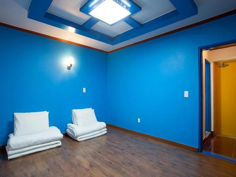 November Guesthouse