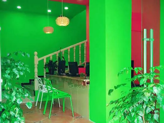 Shangyu Theme Hotel(瑞丽尚域主题酒店)