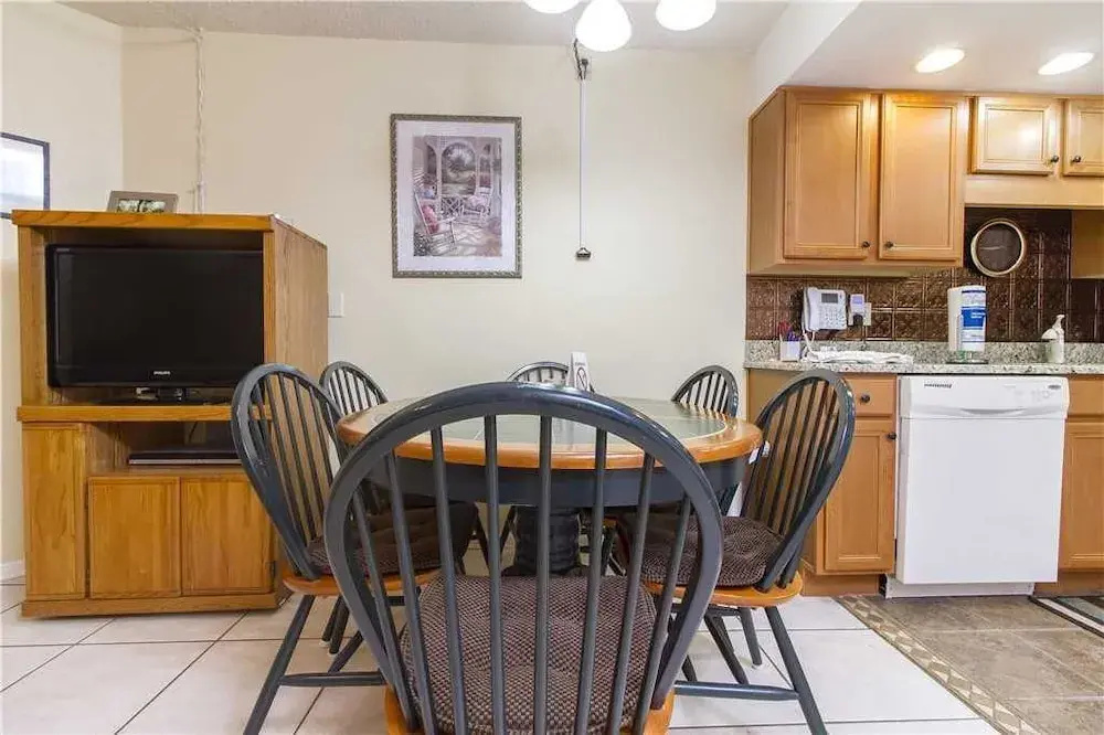 Sunglow Resort 305 - One Bedroom Condo