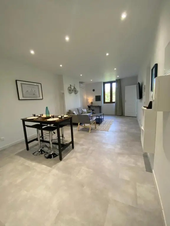 T3 2 chambres-centre-ville Place d'Armes Clim-Wifi