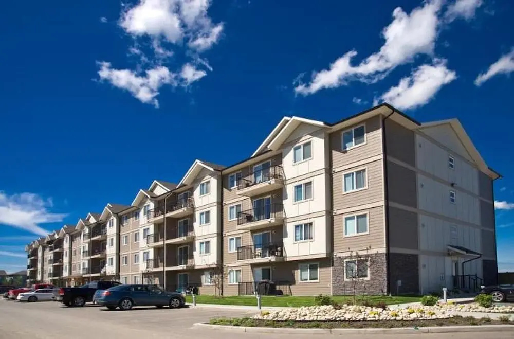 Vibrant Flat 10 min drive downtown