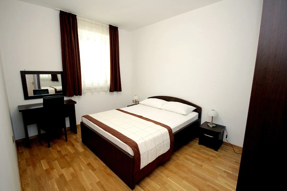 Apartments Mirista