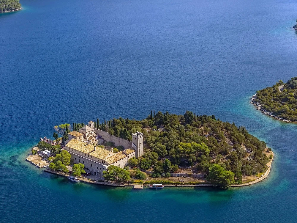 Cosy Apartment Overlooking City Walls and Island Lokrum, Private Terasse, Wi-fi