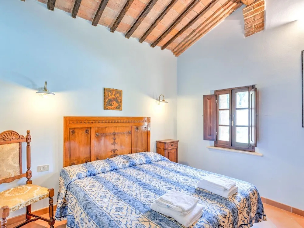 Attractive Farmhouse in Montalcino with Terrace
