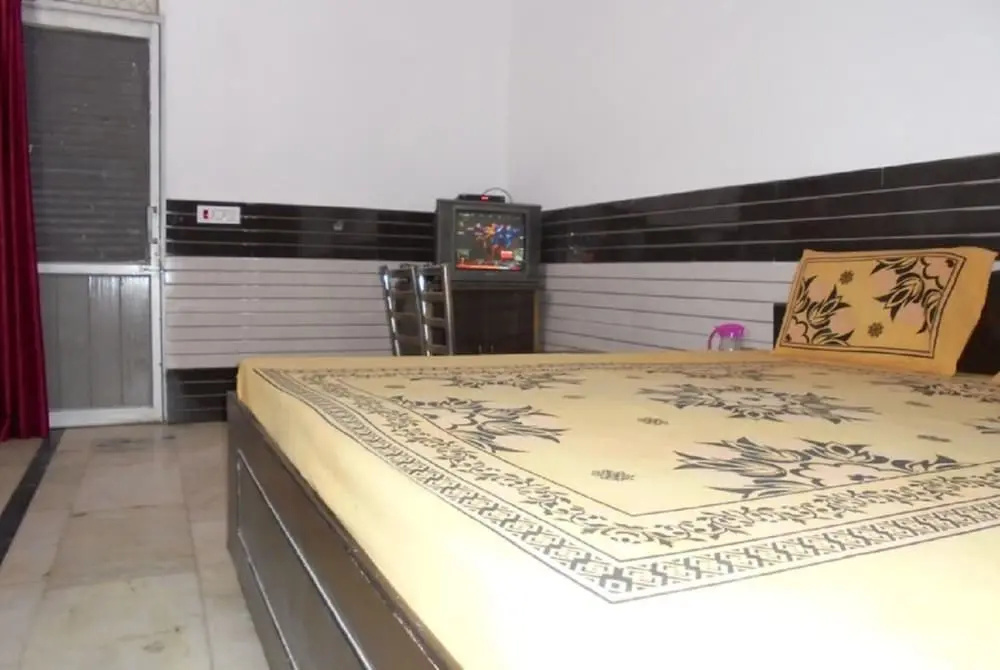 Goroomgo Labh Mahal Meerut