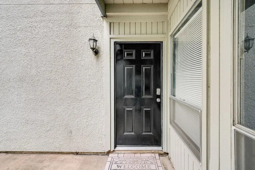 3 Mi to Dtwn Dallas: Condo w/ Walkable Location!