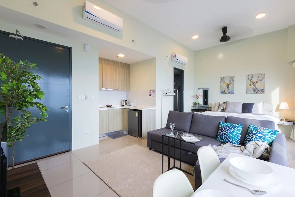 Tropicana 218 Macalister Snooker 3bedrooms by KS