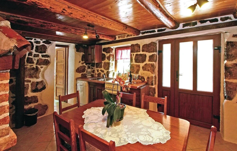 Amazing Home in Supetarska Draga With Wifi and 2 Bedrooms