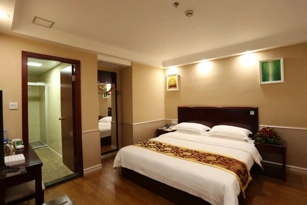 GreenTree Inn Jieyang North Linjiang Road Express Hotel