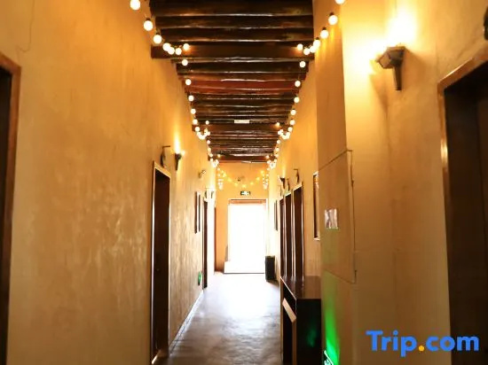 Lazy Boy Hotel（Adin Gate Site）