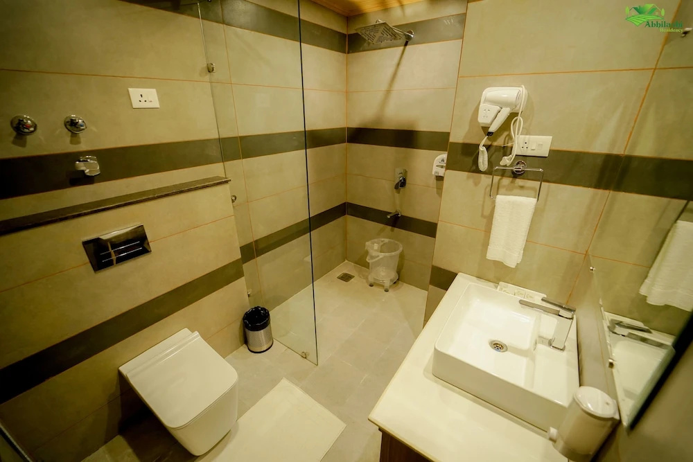 Abhilashi Residency & Spa - Centrally Heated & Air Cooled